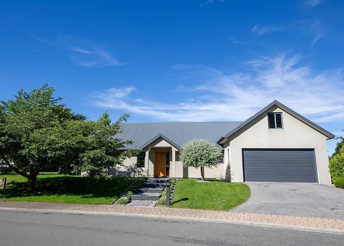 Modern Little Oak Retreat Holiday home *