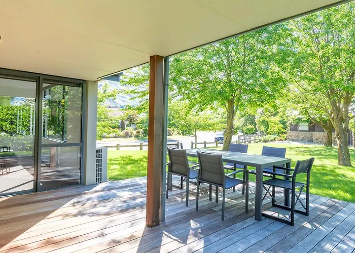 Modern Little Oak Retreat Wanaka